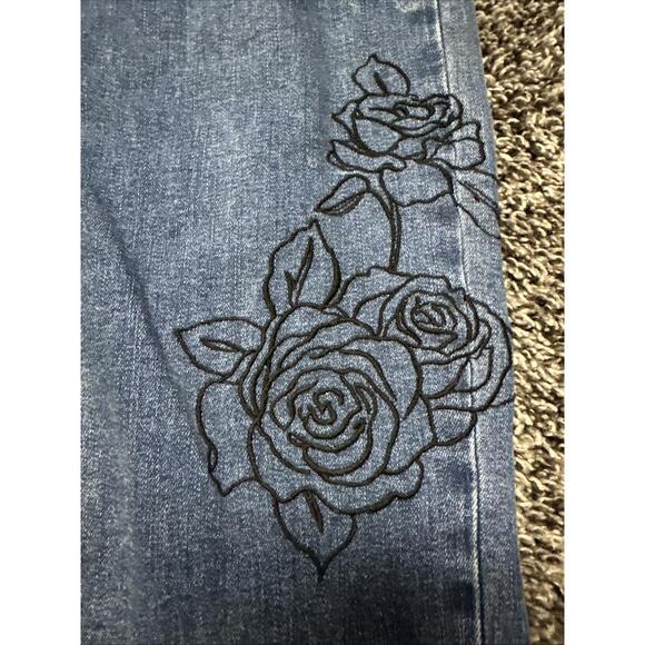 White House Black Market Jeans Woman’s Size 6 Mid Rise Medium Wash Roses 31x29 - Picture 2 of 8
